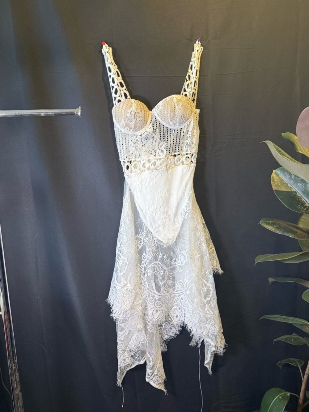 Splash Cream Lace High-Low Handkerchief Hem Dress